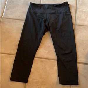 Lululemon size 6 CROP leggings